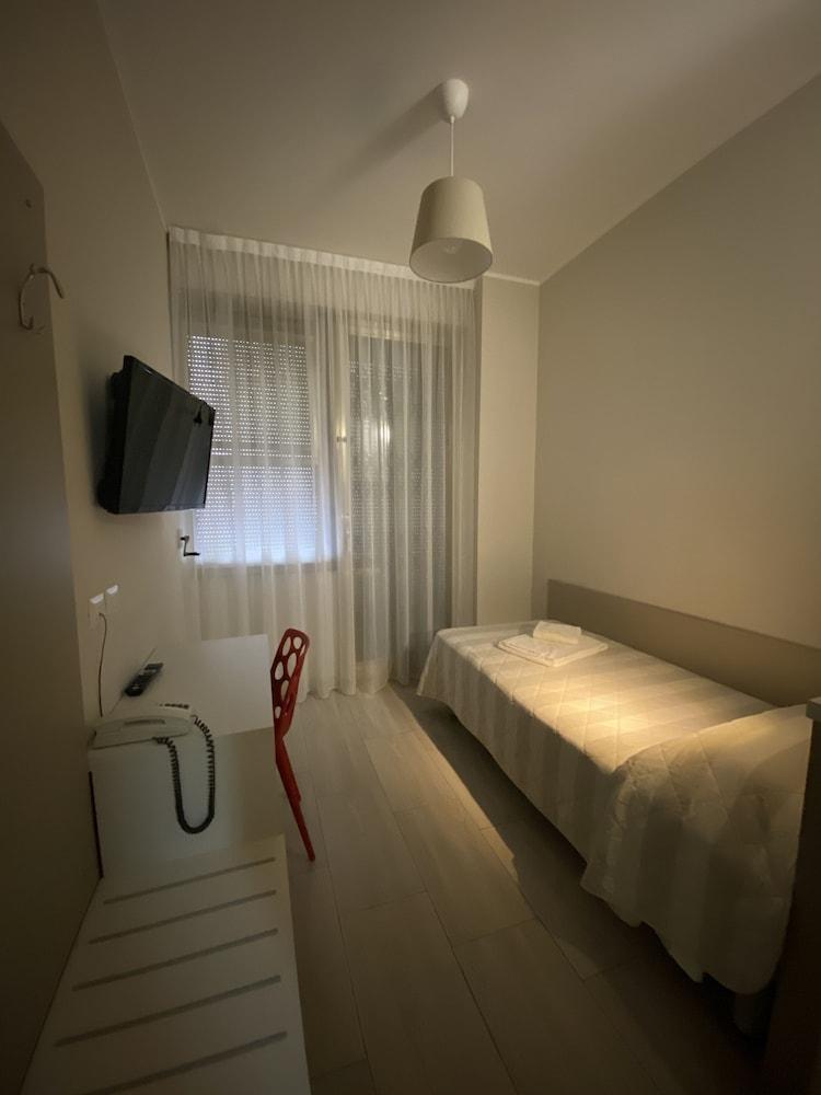 Hotel Due Giardini Мілан Екстер'єр фото